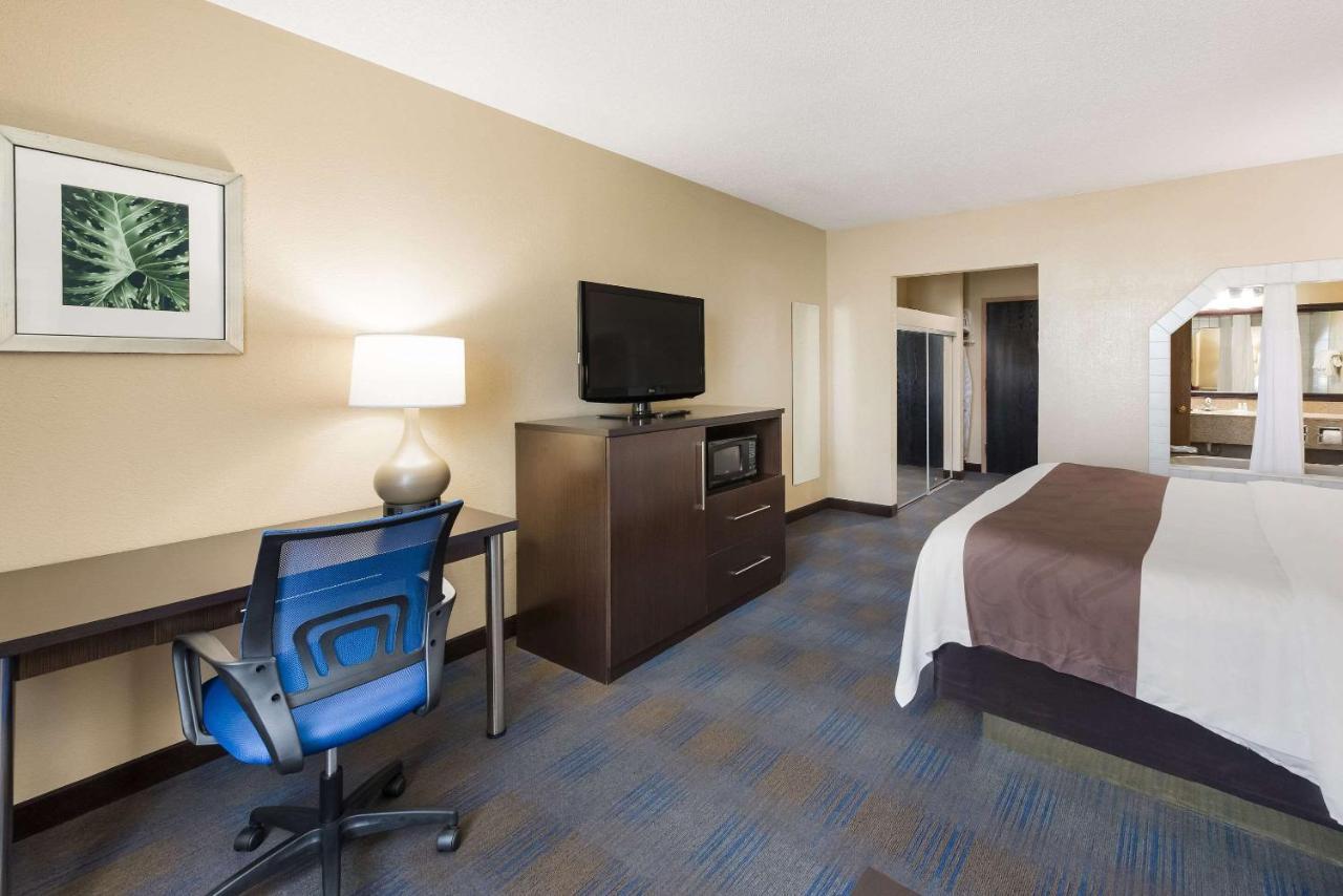 Quality Inn Upper Sandusky Екстер'єр фото