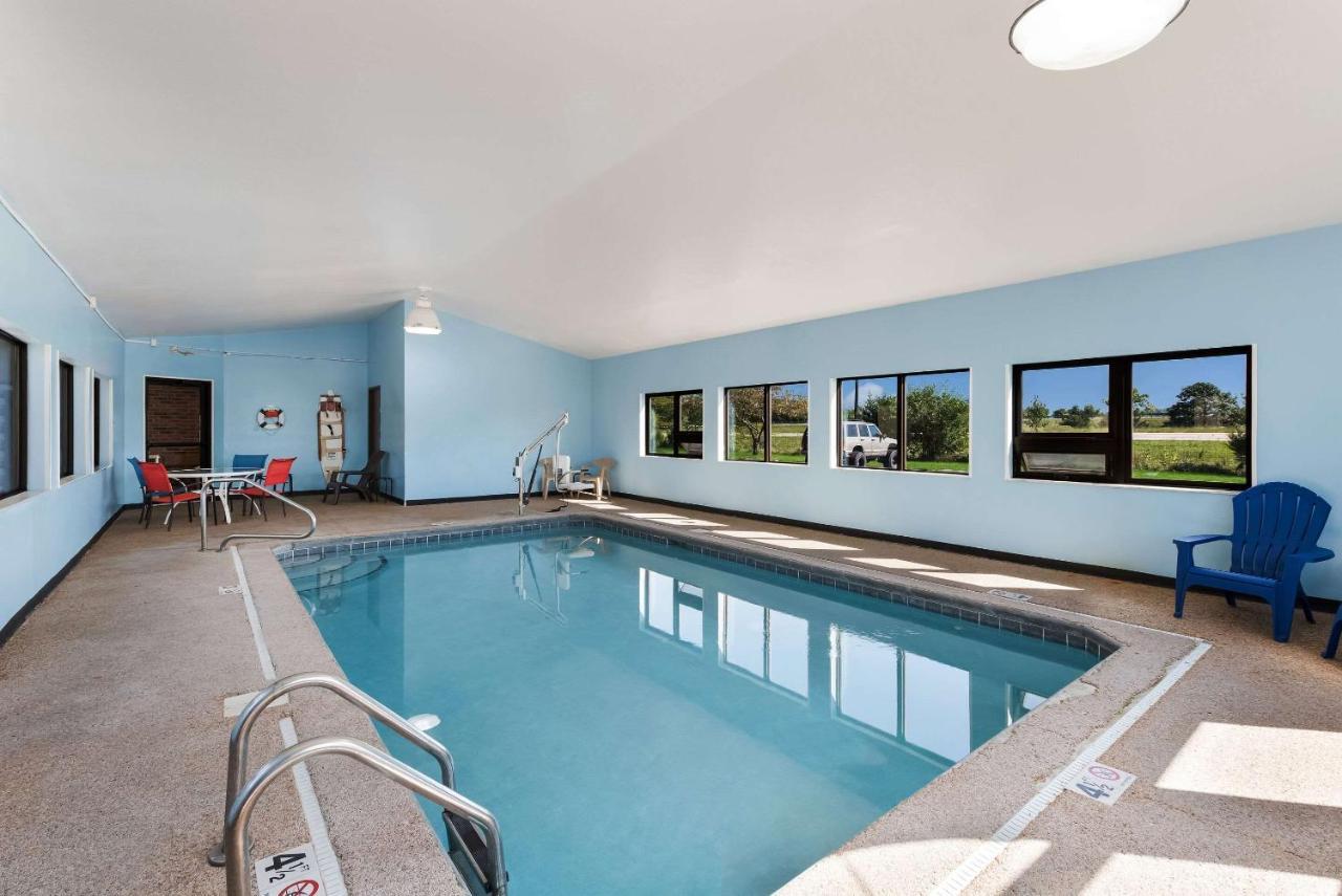 Quality Inn Upper Sandusky Екстер'єр фото