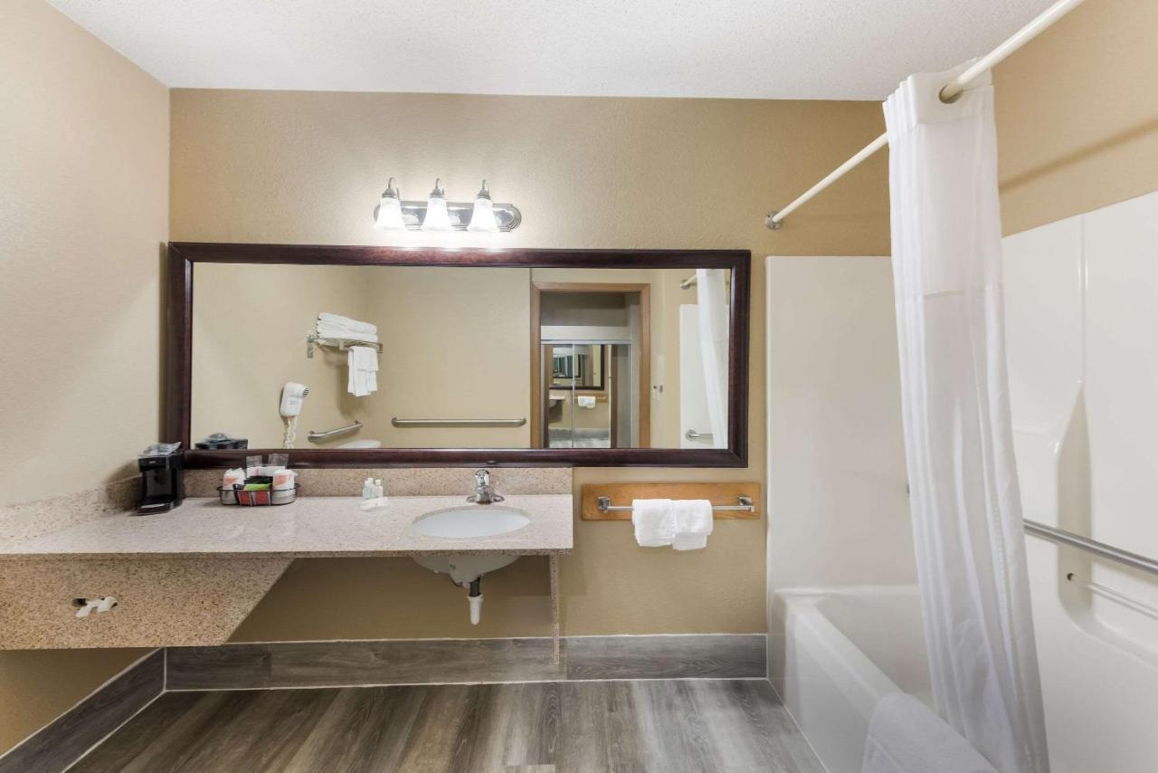 Quality Inn Upper Sandusky Екстер'єр фото