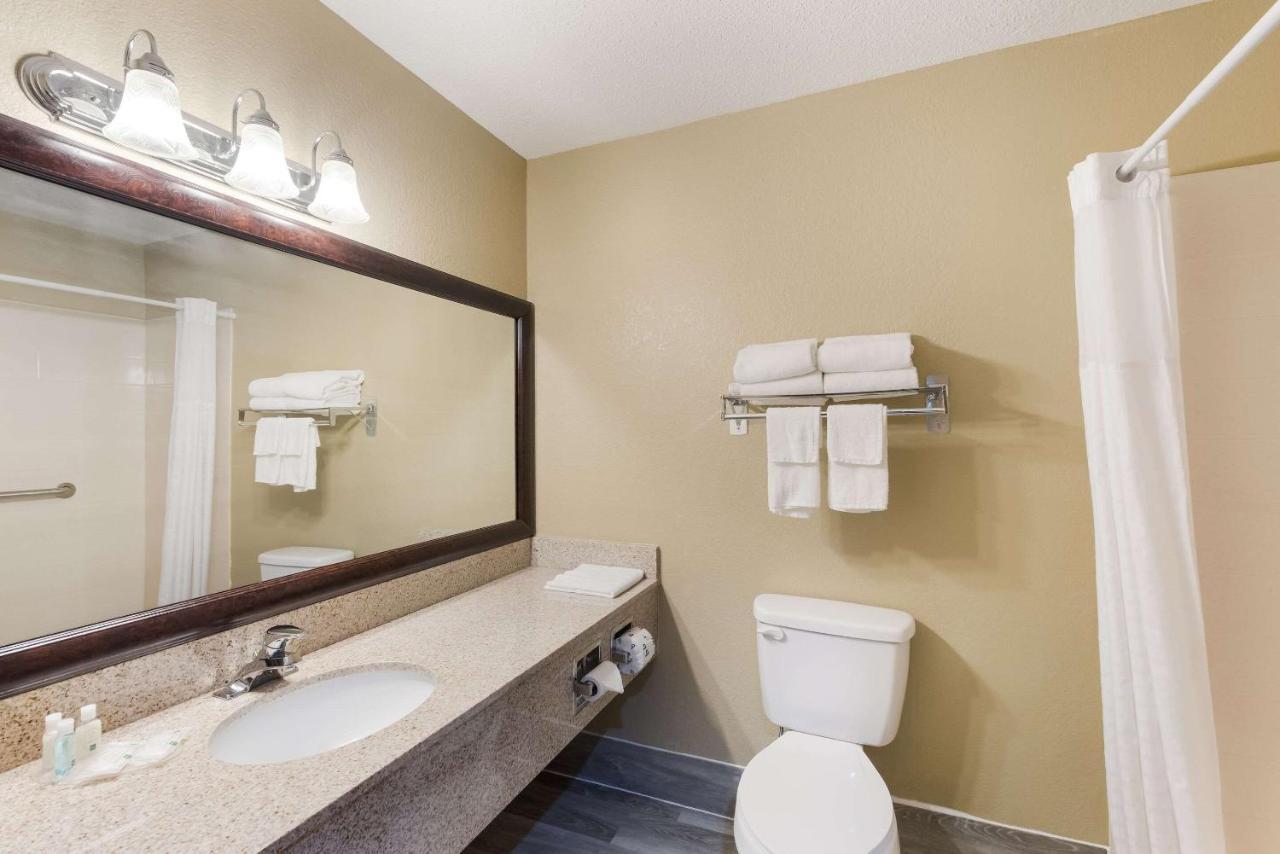 Quality Inn Upper Sandusky Екстер'єр фото