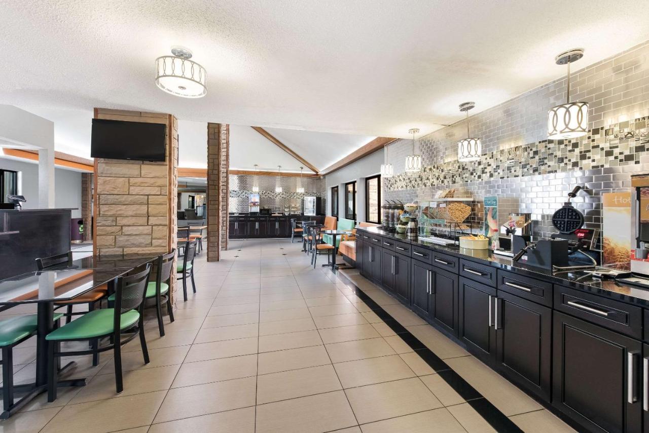 Quality Inn Upper Sandusky Екстер'єр фото